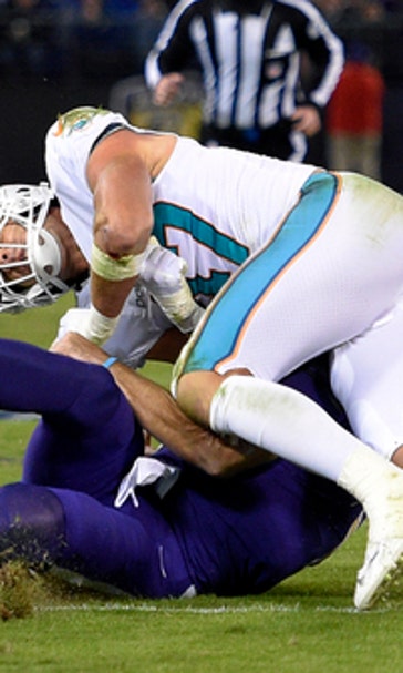 Ravens QB Flacco hurt on tackle by Dolphins